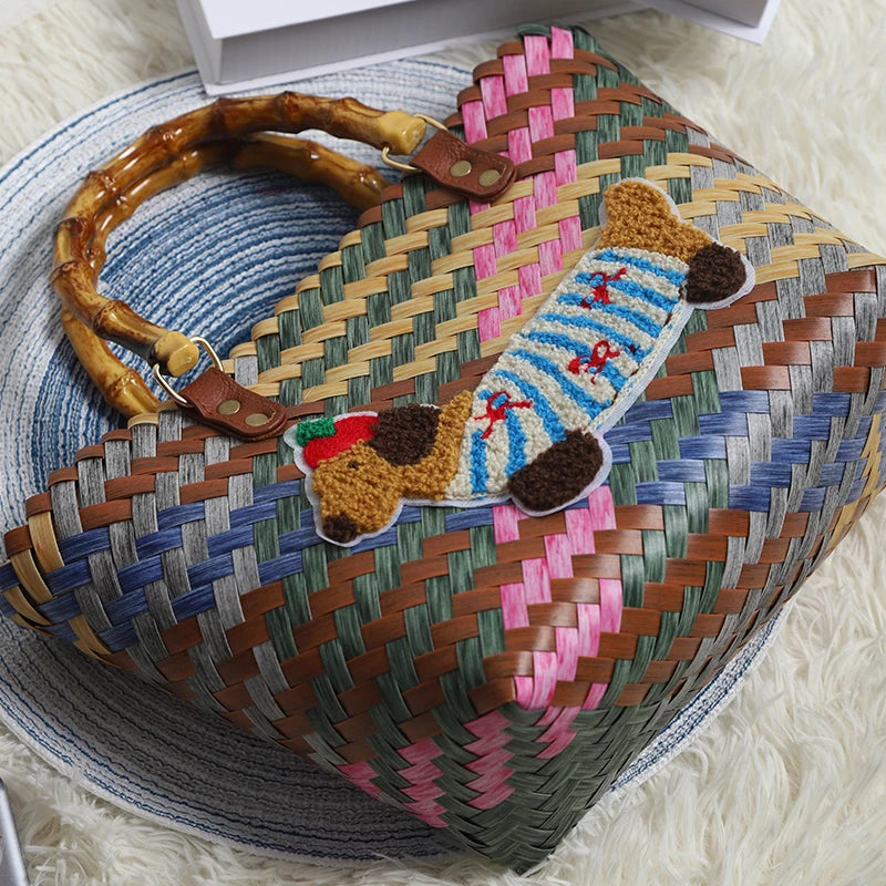Pet dog basket - Woven craft sausage dog style - Portable basket for taking your dog out for walks. Fashionable craftsmanship - Essential for outings.