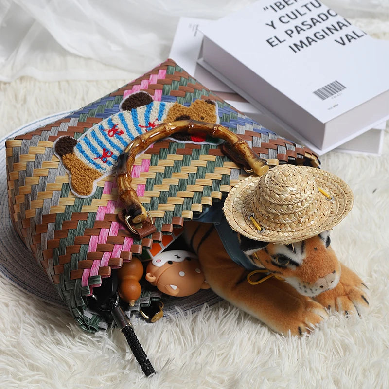 Pet dog basket - Woven craft sausage dog style - Portable basket for taking your dog out for walks. Fashionable craftsmanship - Essential for outings.