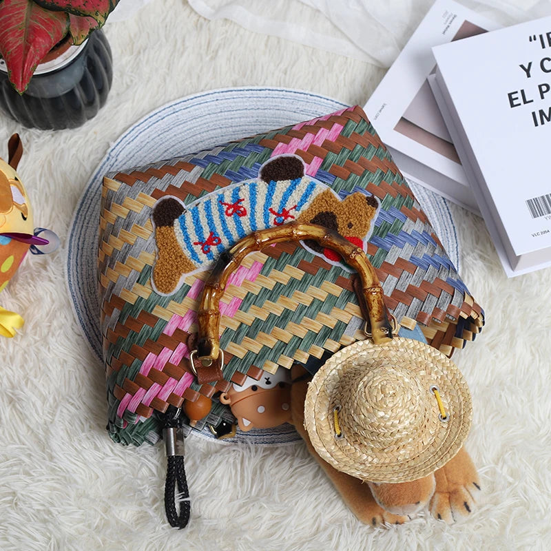Pet dog basket - Woven craft sausage dog style - Portable basket for taking your dog out for walks. Fashionable craftsmanship - Essential for outings.