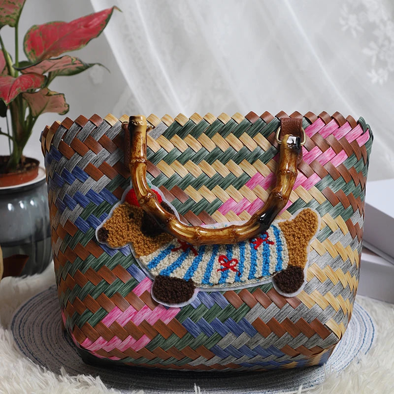 Pet dog basket - Woven craft sausage dog style - Portable basket for taking your dog out for walks. Fashionable craftsmanship - Essential for outings.